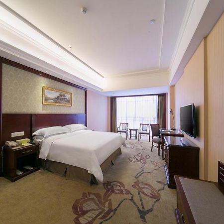 Vienna Classic Hotel Shizhongshan Avenue Csiucsiang Kültér fotó