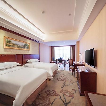 Vienna Classic Hotel Shizhongshan Avenue Csiucsiang Kültér fotó
