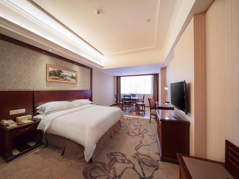 Vienna Classic Hotel Shizhongshan Avenue Csiucsiang Kültér fotó