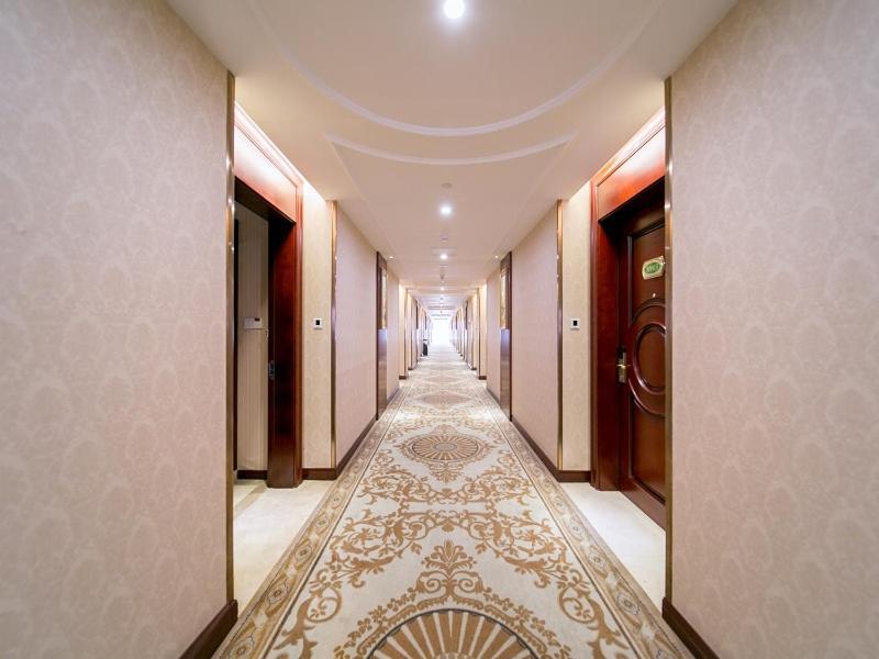 Vienna Classic Hotel Shizhongshan Avenue Csiucsiang Kültér fotó